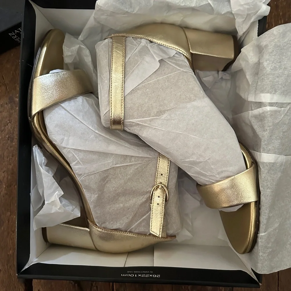 Naturalizer elegant metallic